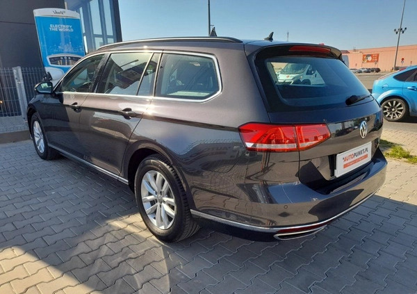 Volkswagen Passat cena 84900 przebieg: 135690, rok produkcji 2019 z Cybinka małe 121